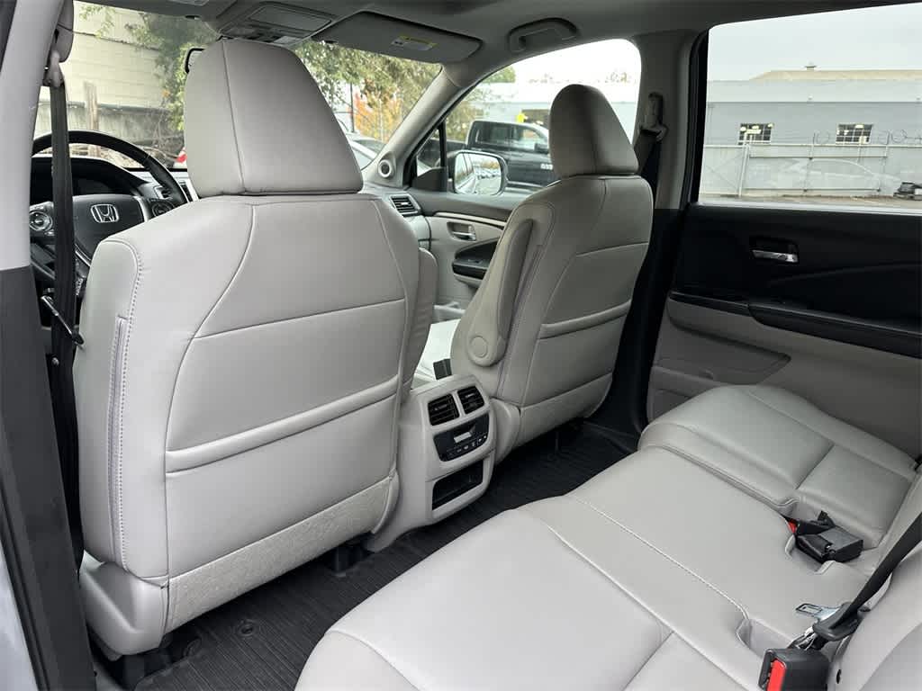 Thumbnail: 2016 Honda Pilot - 12