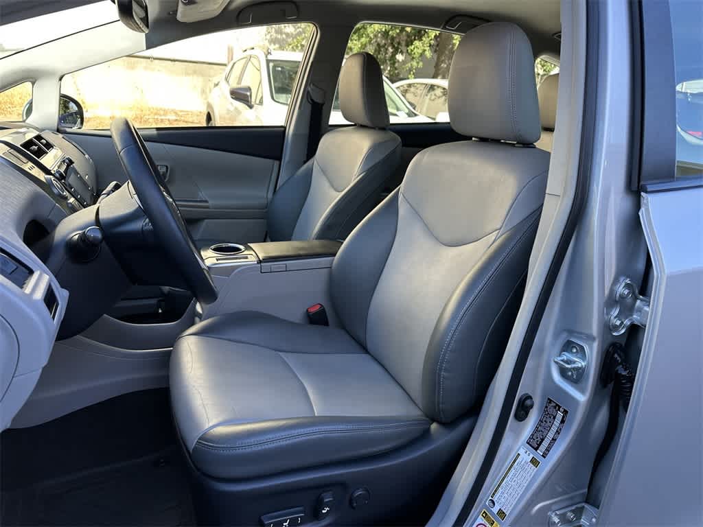 Thumbnail: 2015 Toyota Prius v - 11