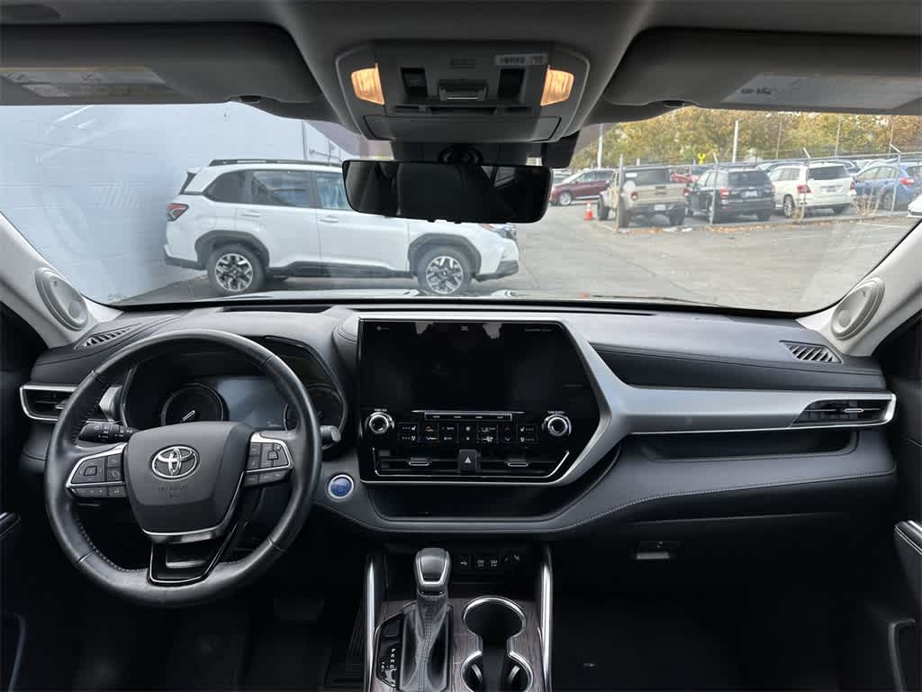 Thumbnail: 2021 Toyota Highlander - 10