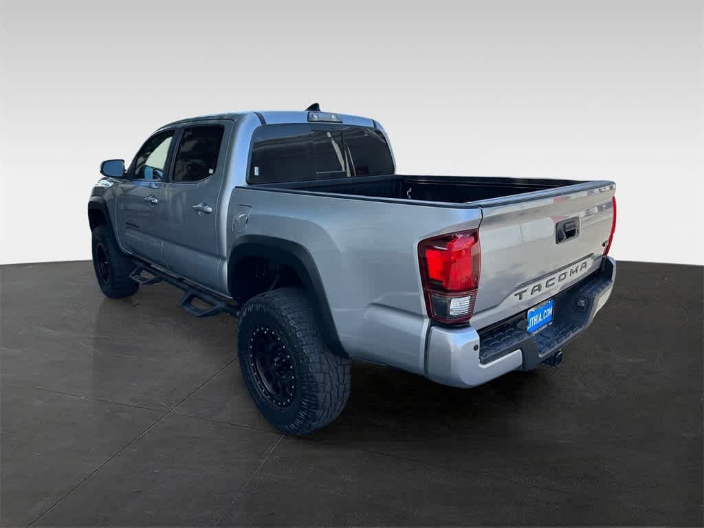 Thumbnail: 2019 Toyota Tacoma - 4