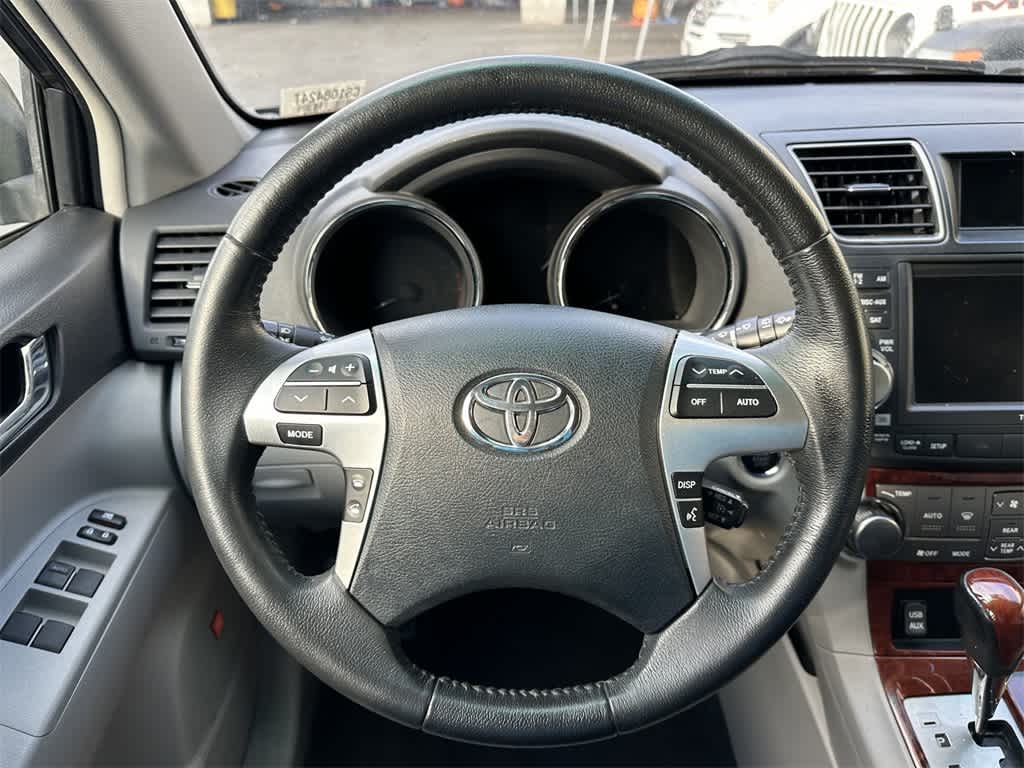 Thumbnail: 2012 Toyota Highlander - 14