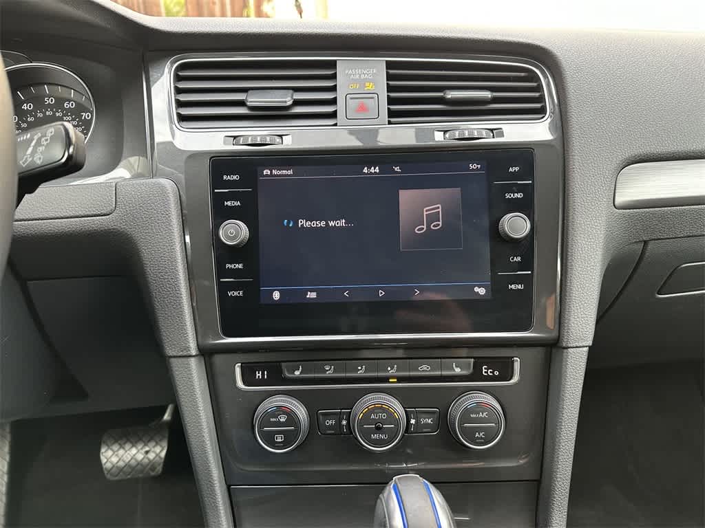 Thumbnail: 2019 Volkswagen e-Golf - 16