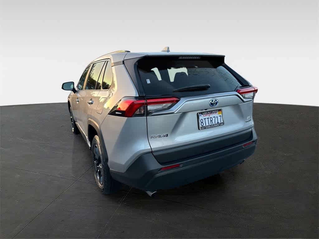 2021 Toyota RAV4 Hybrid LE photo 4
