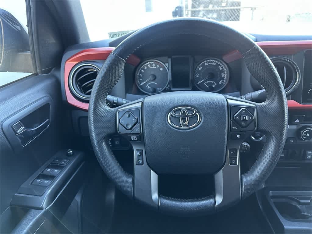 Thumbnail: 2018 Toyota Tacoma - 15