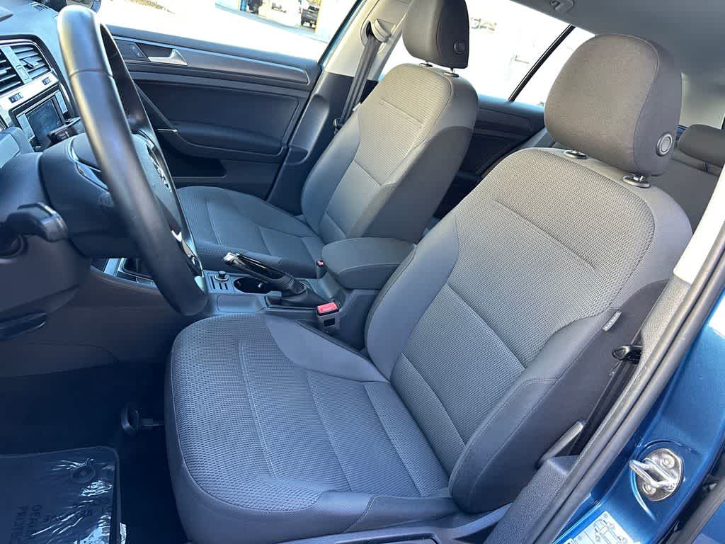 Thumbnail: 2019 Volkswagen e-Golf - 11