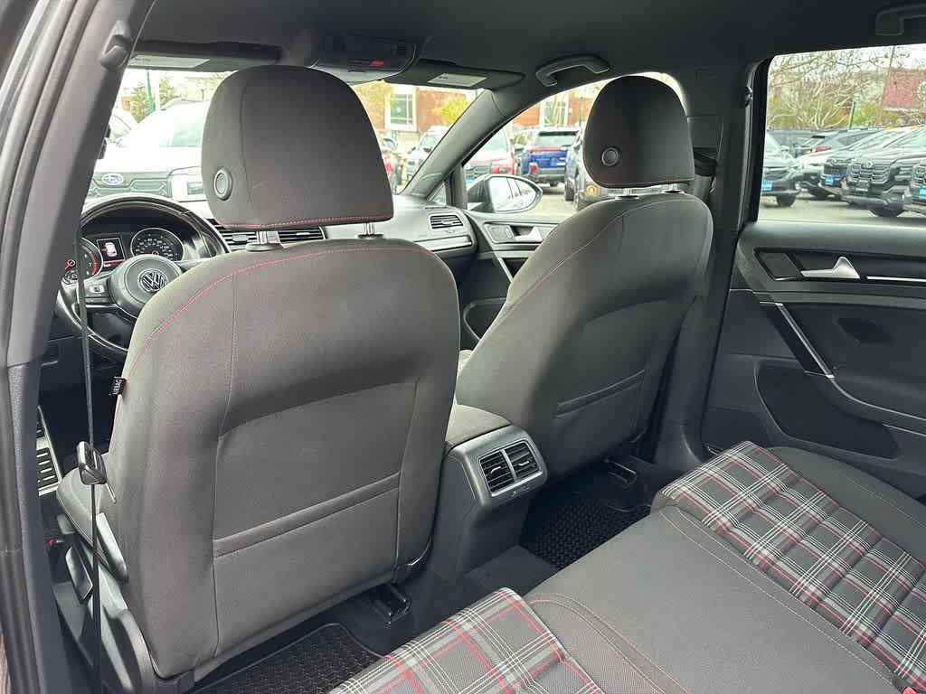 Thumbnail: 2017 Volkswagen Golf - 12