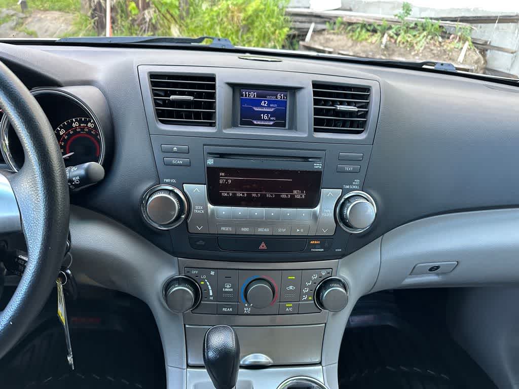 Thumbnail: 2011 Toyota Highlander - 16