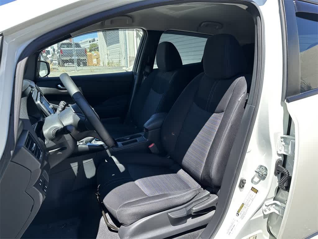 Thumbnail: 2022 Nissan Leaf - 11