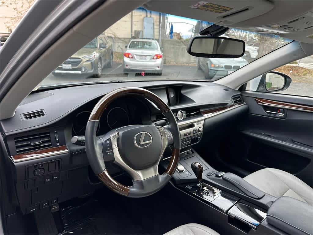 Thumbnail: 2014 Lexus ES - 2