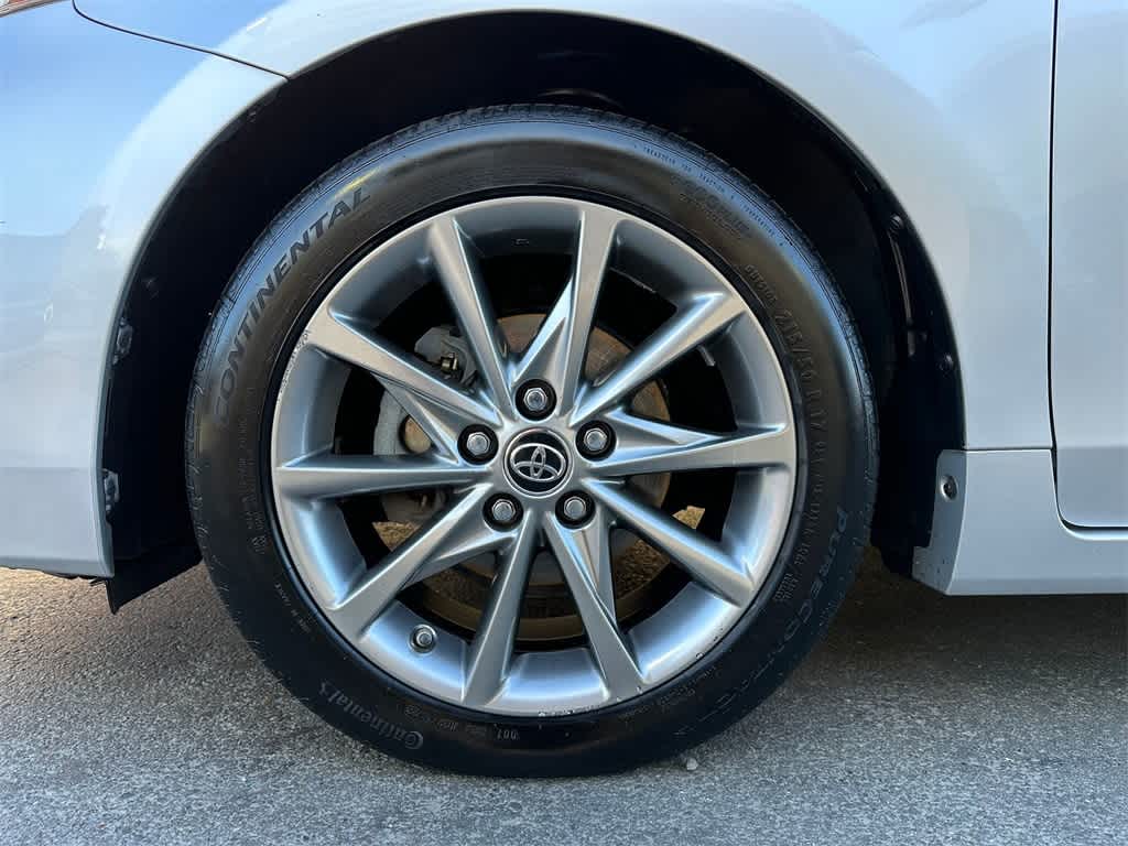Thumbnail: 2015 Toyota Prius v - 8