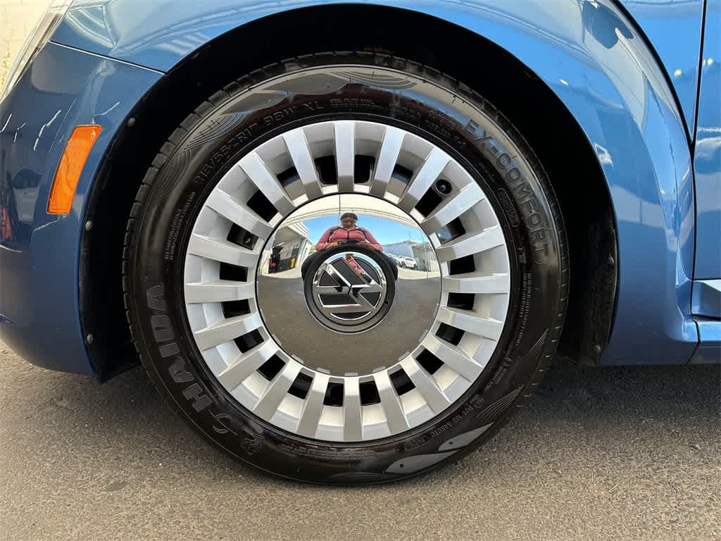 Thumbnail: 2016 Volkswagen Beetle - 8