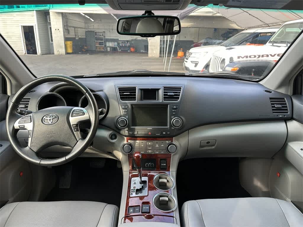 Thumbnail: 2012 Toyota Highlander - 8