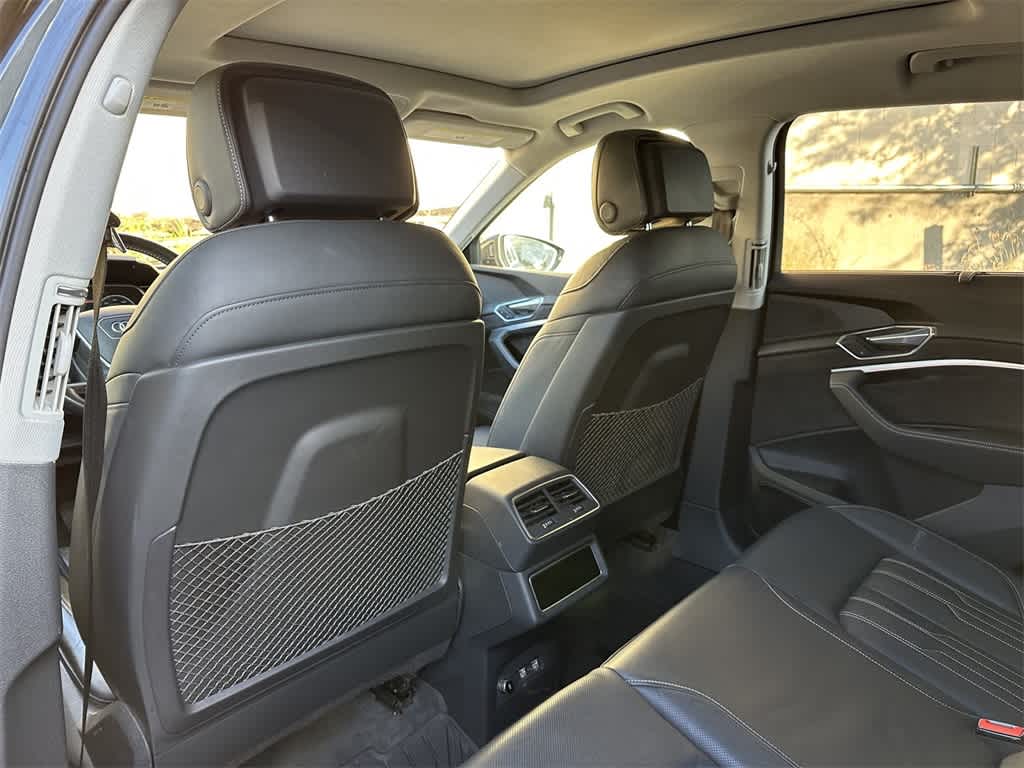 Thumbnail: 2019 Audi e-tron - 12