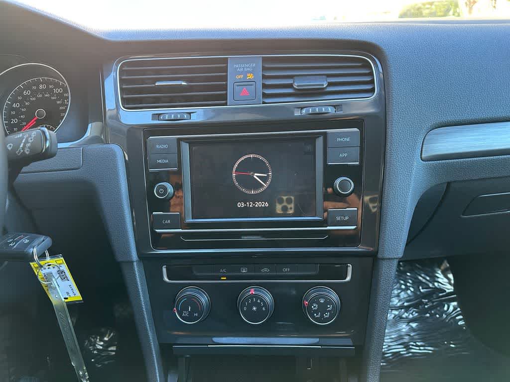 Thumbnail: 2019 Volkswagen e-Golf - 15