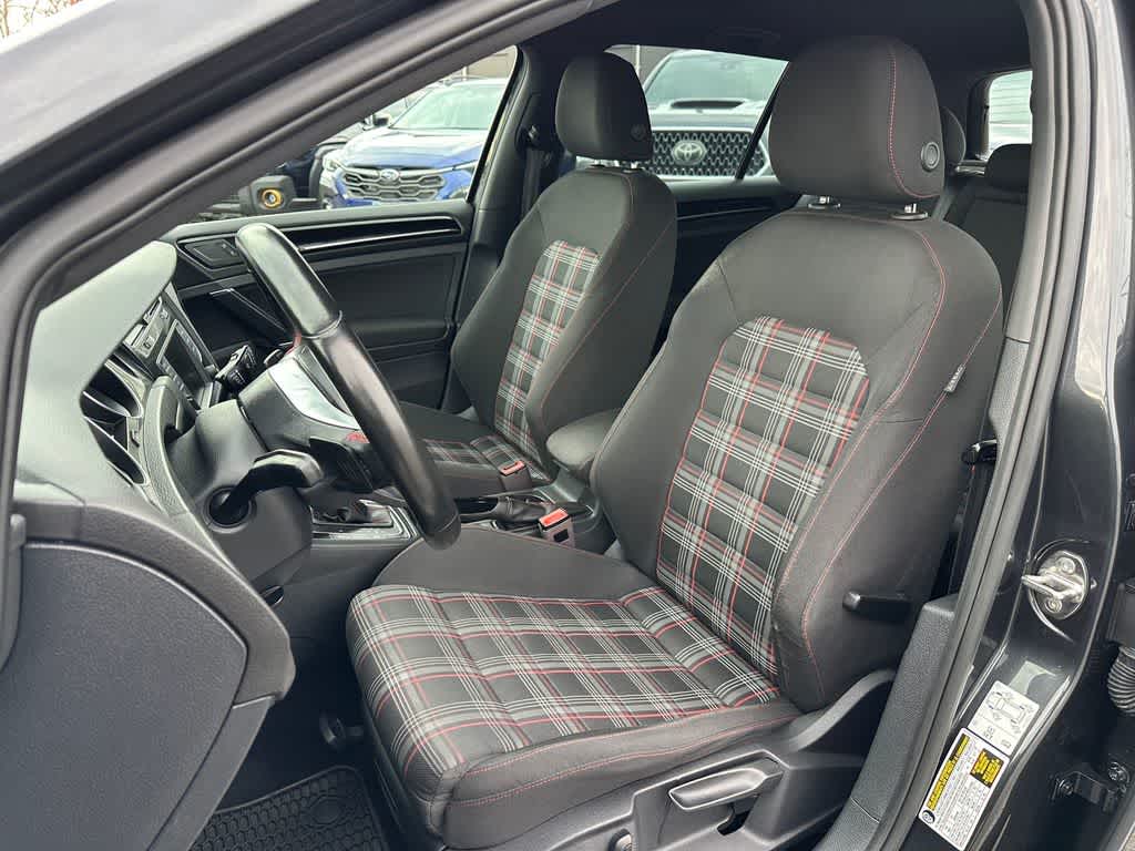 Thumbnail: 2017 Volkswagen Golf - 11