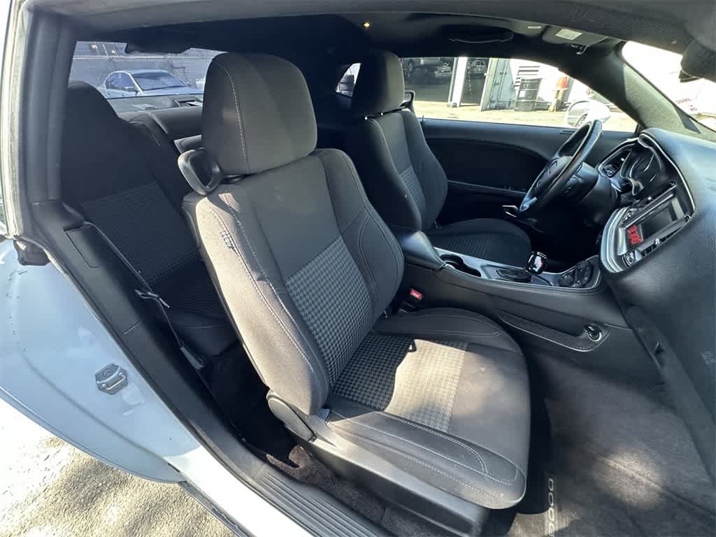 2017 Dodge Challenger SXT 14
