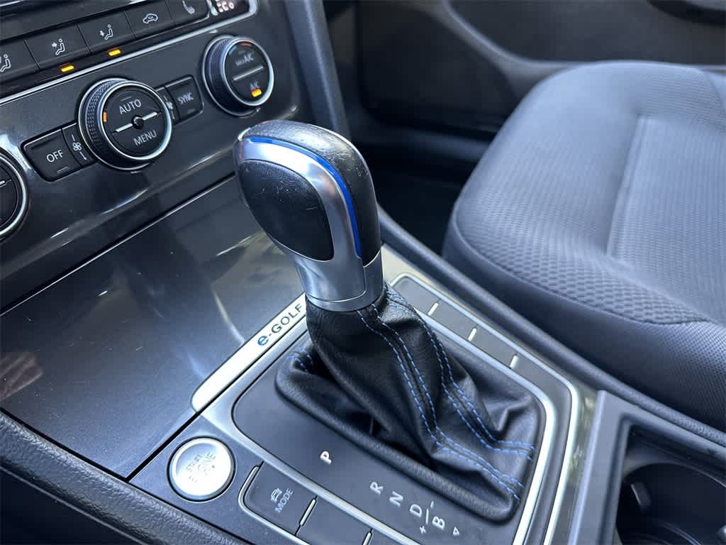 Thumbnail: 2019 Volkswagen e-Golf - 17