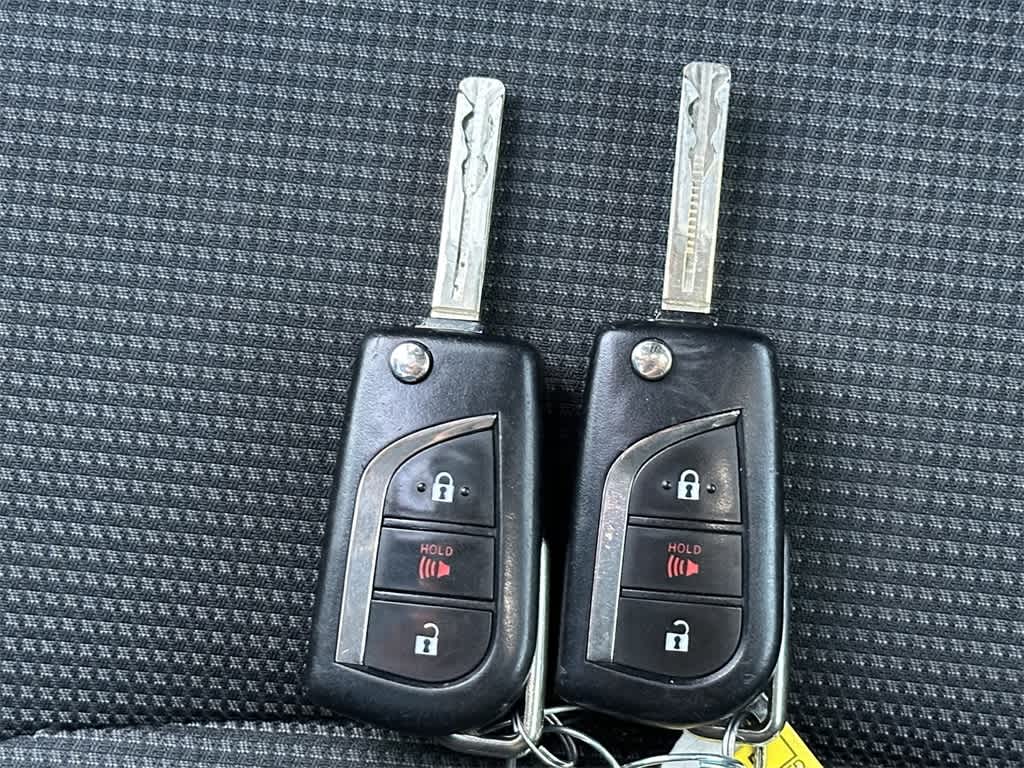 Thumbnail: 2021 Toyota RAV4 - 20