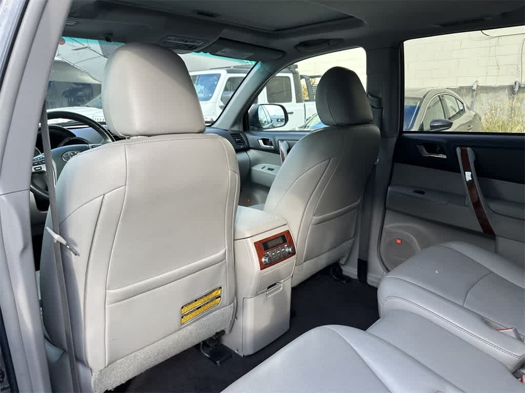 Thumbnail: 2012 Toyota Highlander - 11
