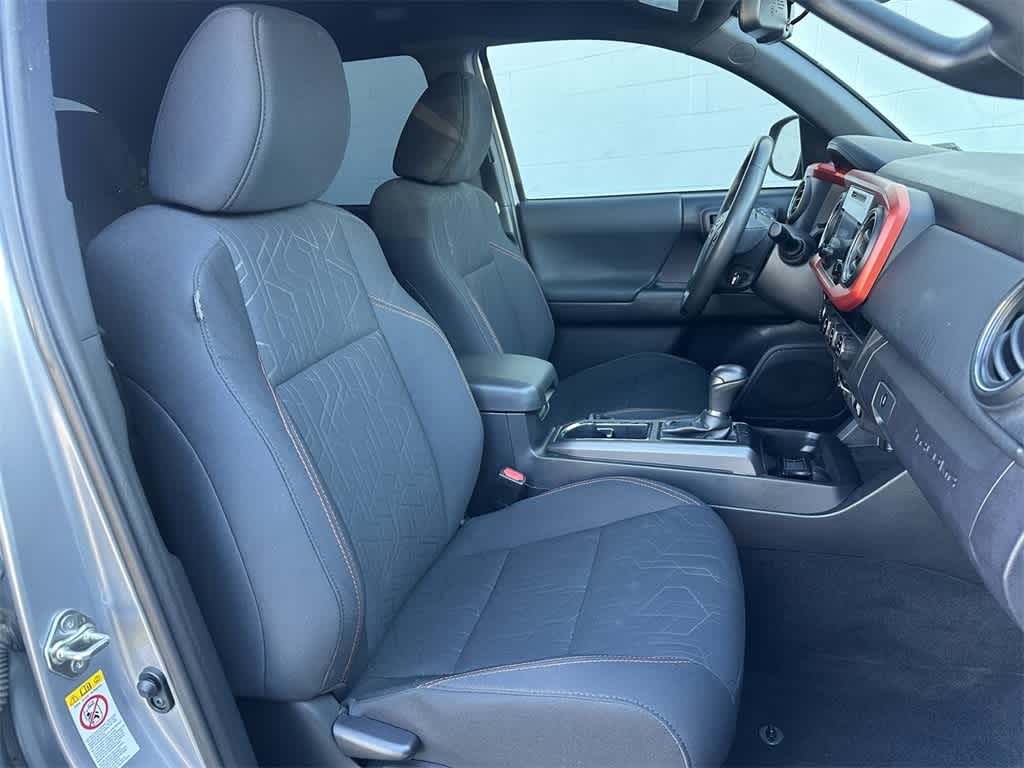 Thumbnail: 2018 Toyota Tacoma - 14