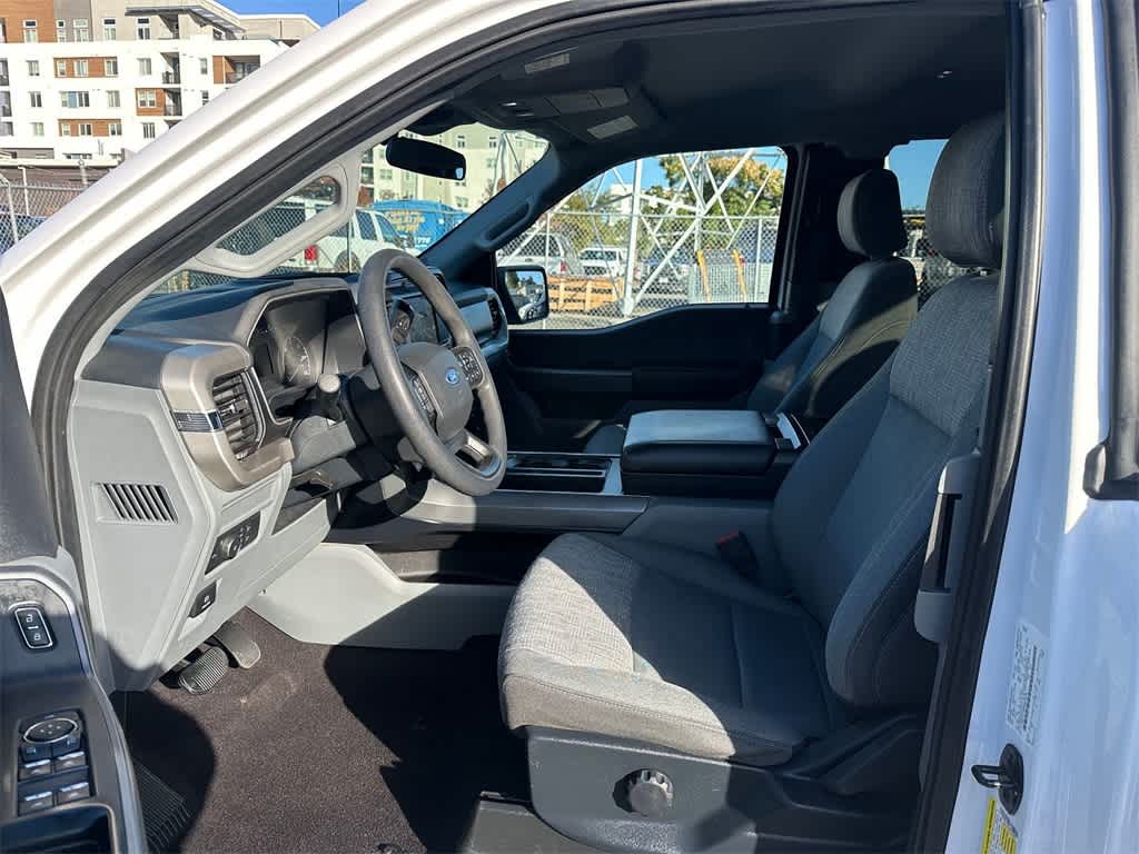 2021 Ford F-150 XLT photo 2