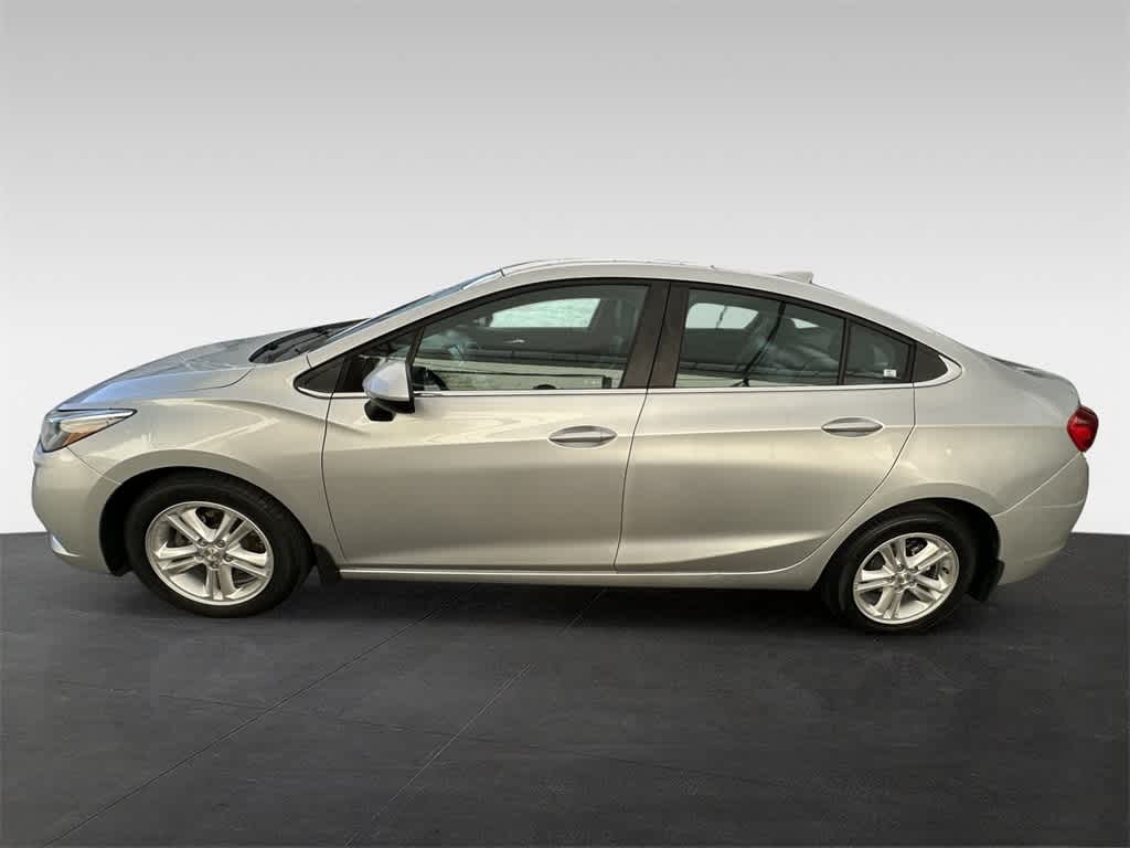 Thumbnail: 2017 Chevrolet Cruze - 3
