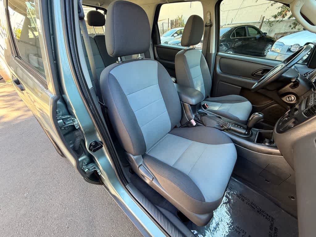 Thumbnail: 2005 Ford Escape - 11