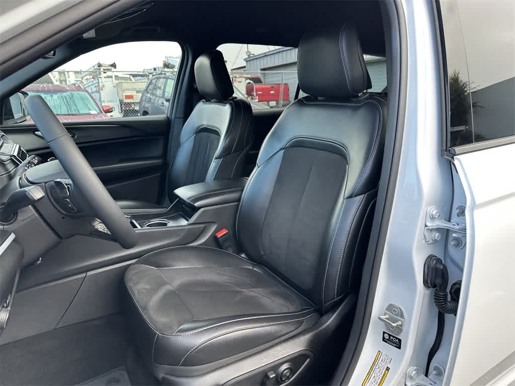 Thumbnail: 2024 Jeep Grand Cherokee L - 11