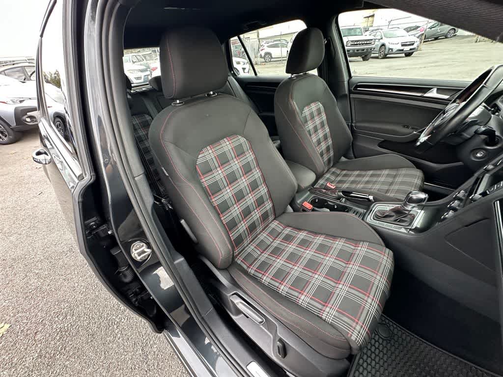 Thumbnail: 2017 Volkswagen Golf - 14