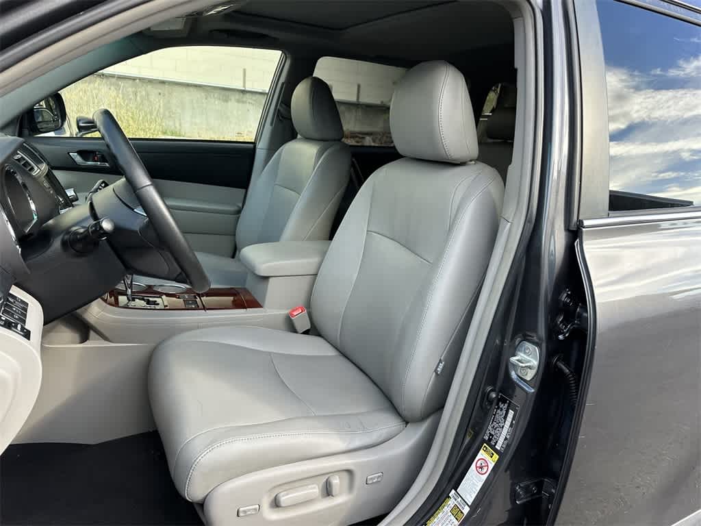 Thumbnail: 2012 Toyota Highlander - 10