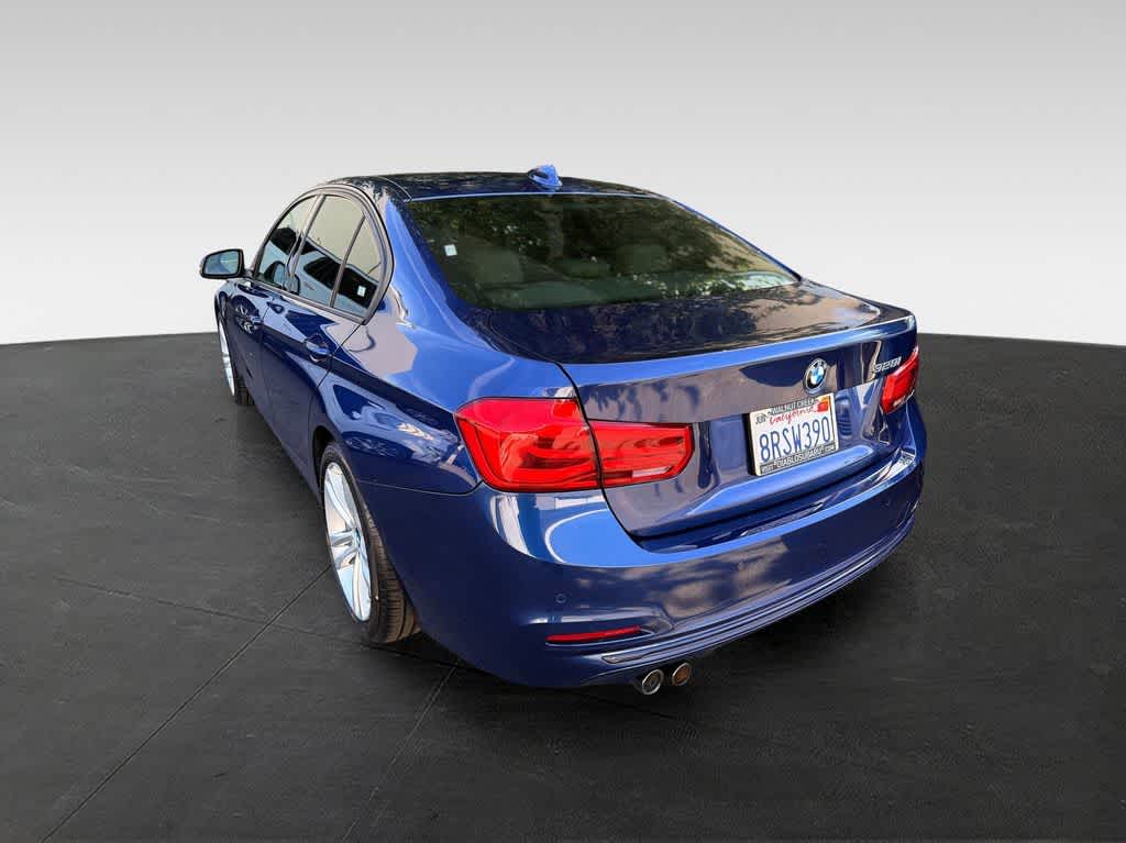 Thumbnail: 2016 BMW 3 Series - 4