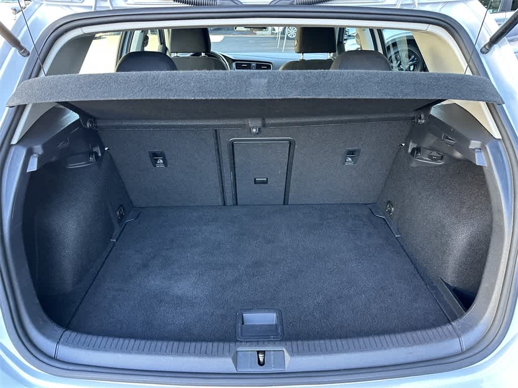 Thumbnail: 2019 Volkswagen e-Golf - 19
