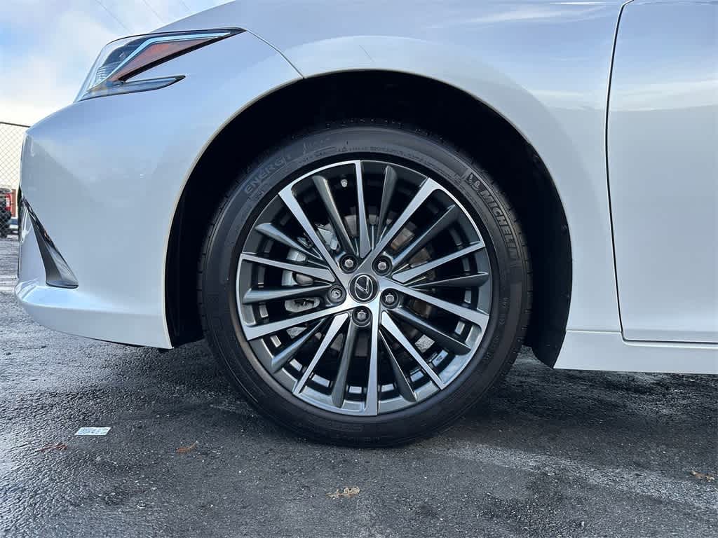 Thumbnail: 2024 Lexus ES - 8