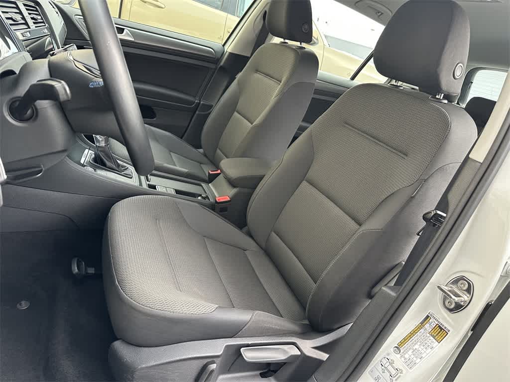 Thumbnail: 2019 Volkswagen e-Golf - 11