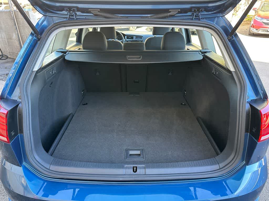 Thumbnail: 2019 Volkswagen e-Golf - 19