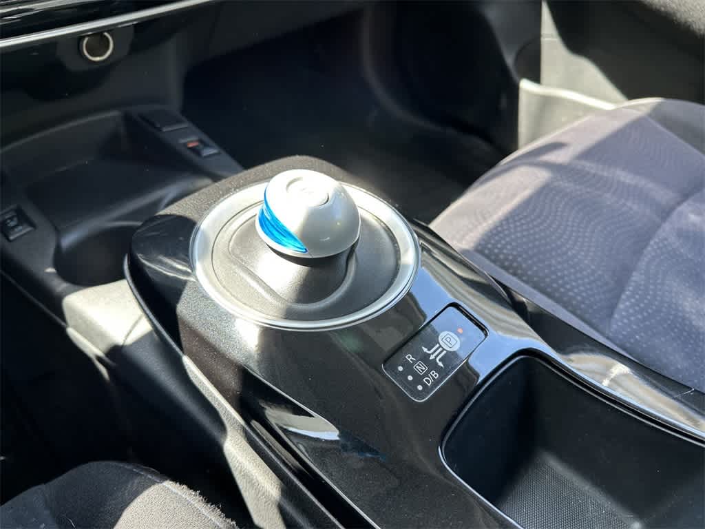 Thumbnail: 2017 Nissan Leaf - 17