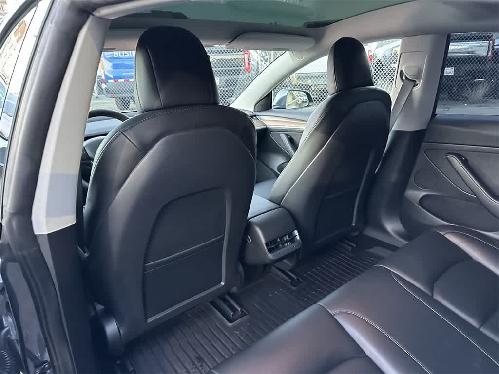 Thumbnail: 2022 Tesla Model 3 - 12