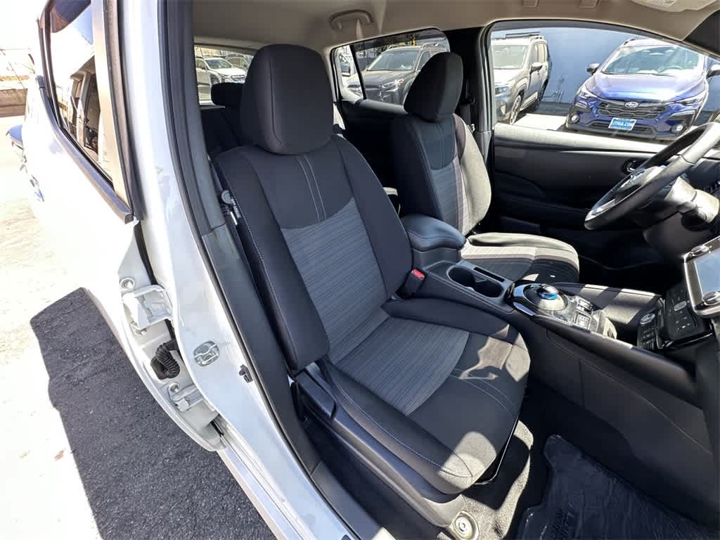 Thumbnail: 2022 Nissan Leaf - 14