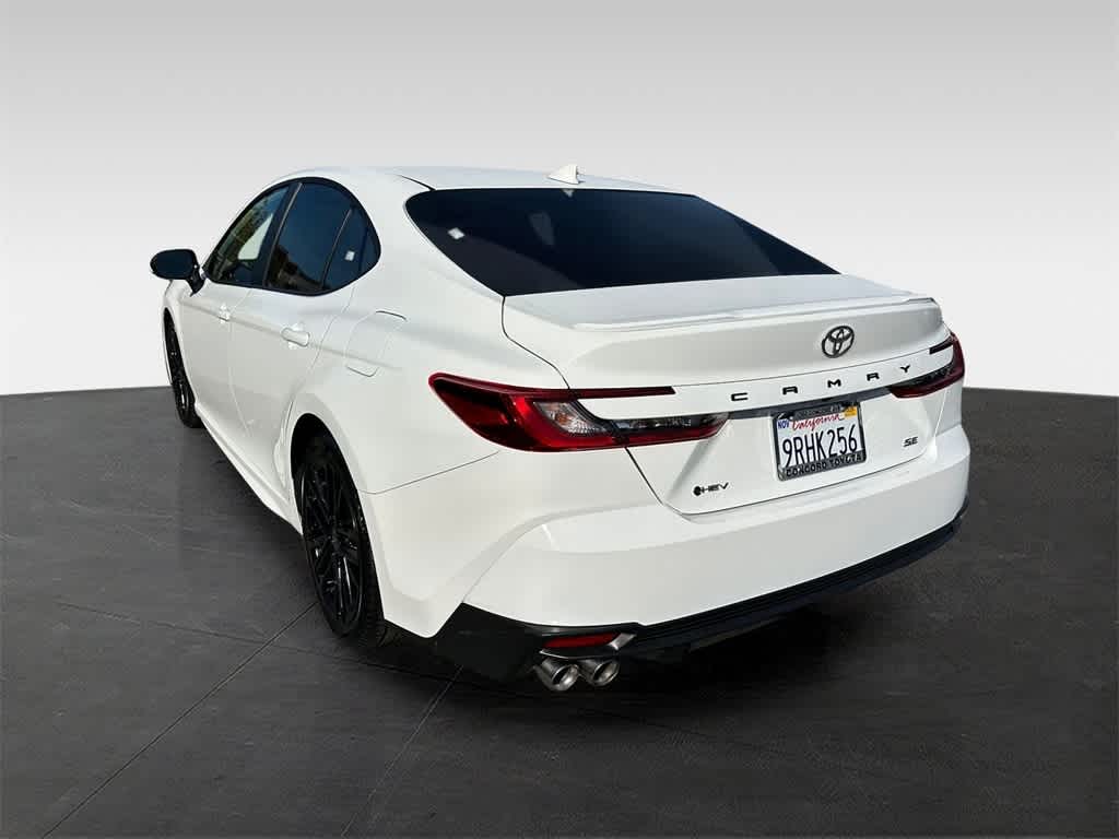 2025 Toyota Camry SE photo 4