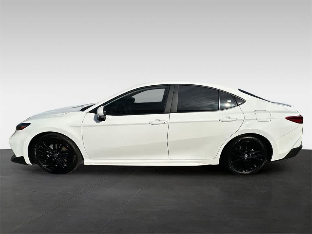 2025 Toyota Camry SE photo 3