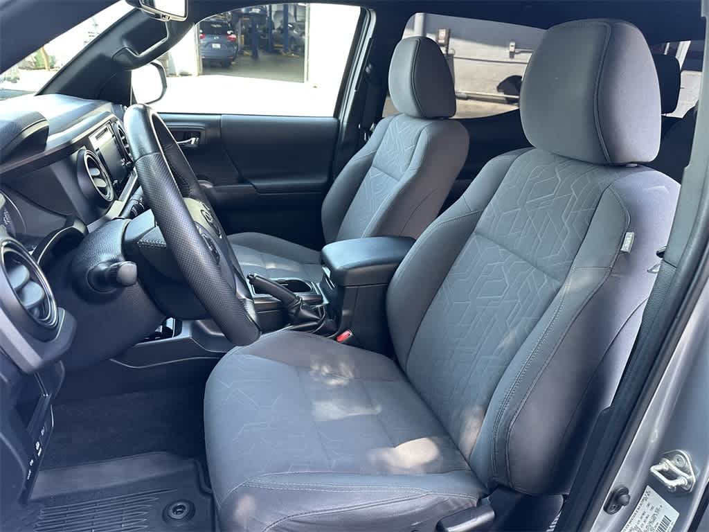 Thumbnail: 2019 Toyota Tacoma - 11