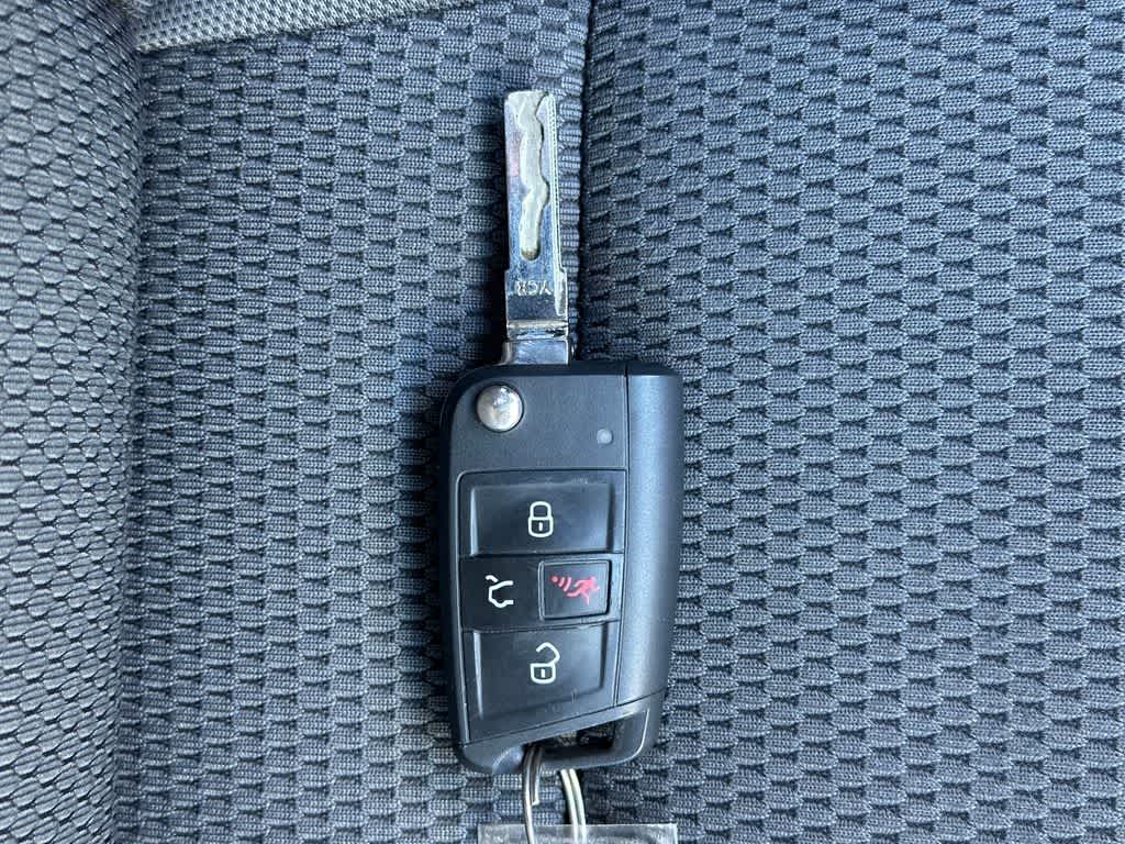 Thumbnail: 2019 Volkswagen e-Golf - 20