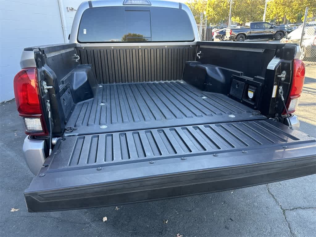 Thumbnail: 2018 Toyota Tacoma - 21