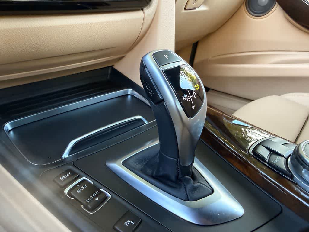 Thumbnail: 2016 BMW 3 Series - 18