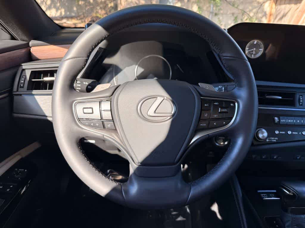 Thumbnail: 2023 Lexus ES - 16