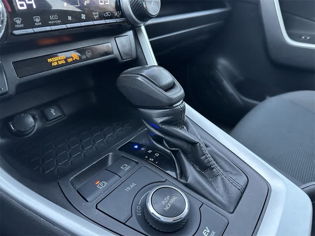 Thumbnail: 2021 Toyota RAV4 - 17