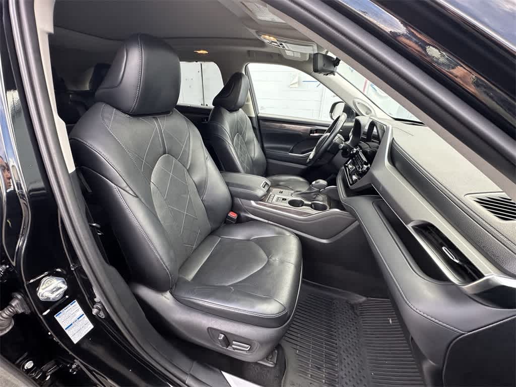 Thumbnail: 2021 Toyota Highlander - 15