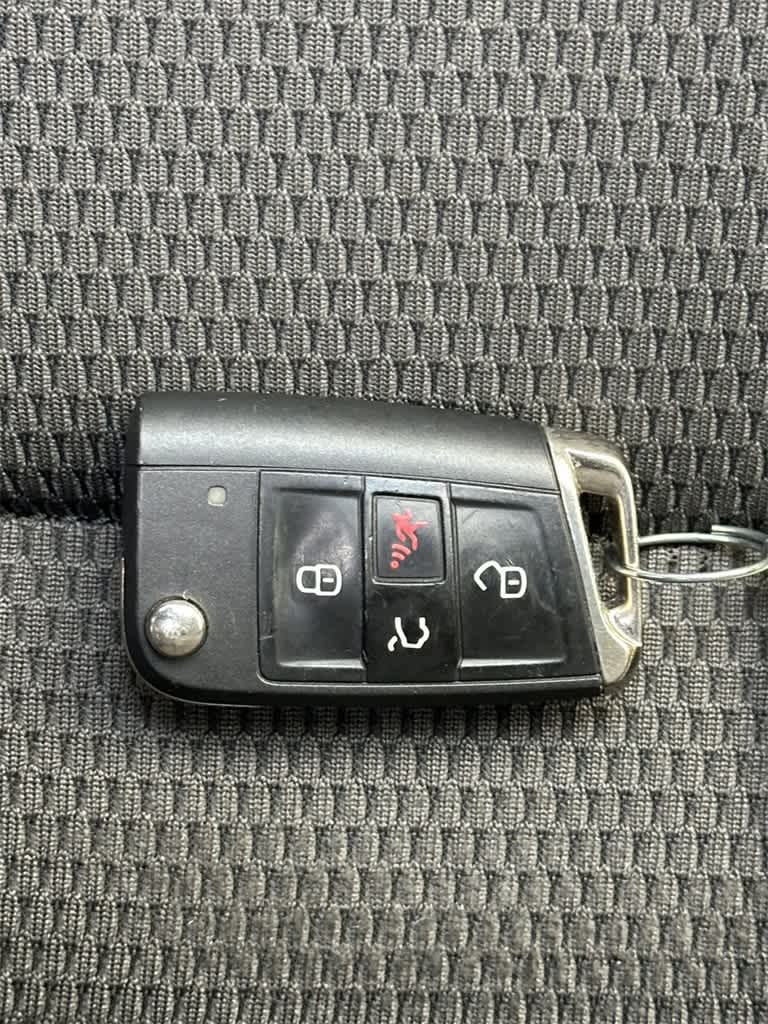 Thumbnail: 2019 Volkswagen e-Golf - 19