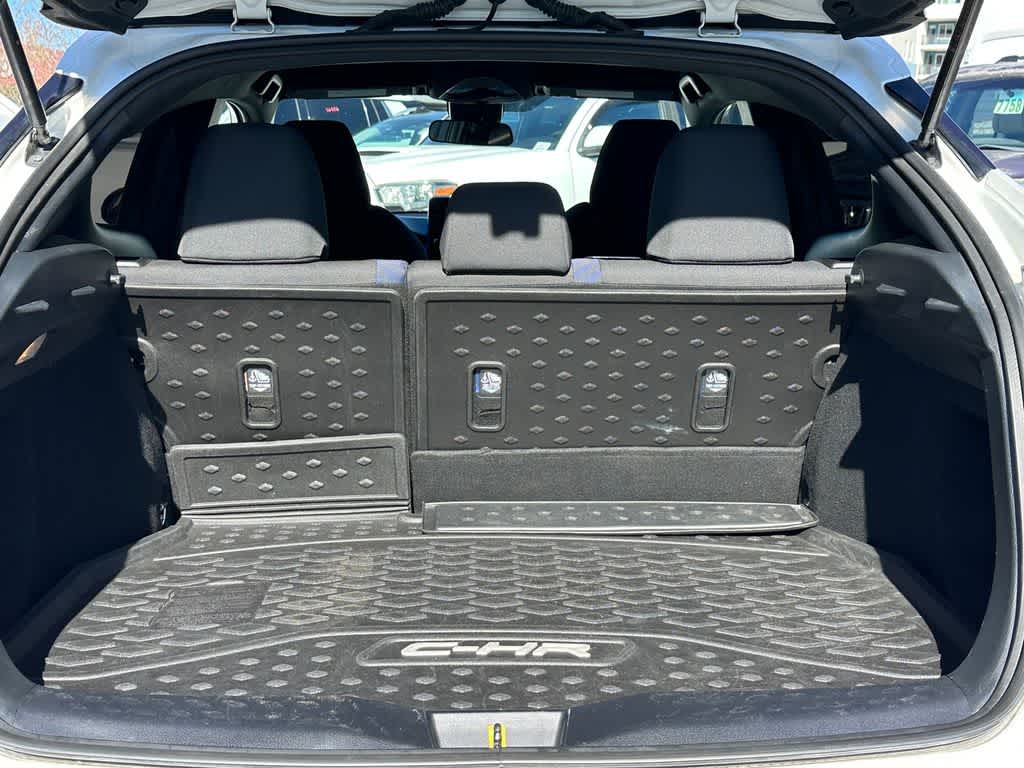 Thumbnail: 2022 Toyota C-HR - 17