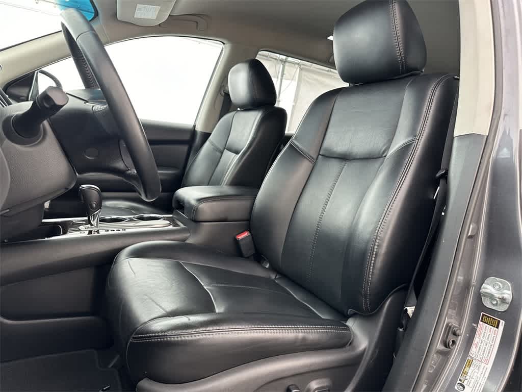 2015 Nissan Pathfinder SL 11
